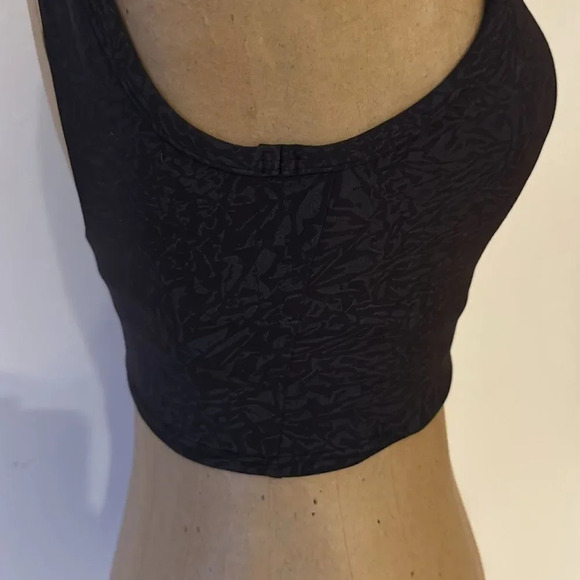 Lululemon sz 4 Everlux Cut-Out Train Bra Support, B/C Cups Crunch Black w/ pads - Picture 4 of 11